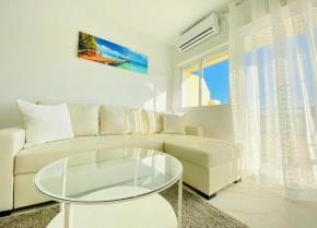 Fresh and Modern Delux Apartment in 1 min from the beach!, Fuengirola
